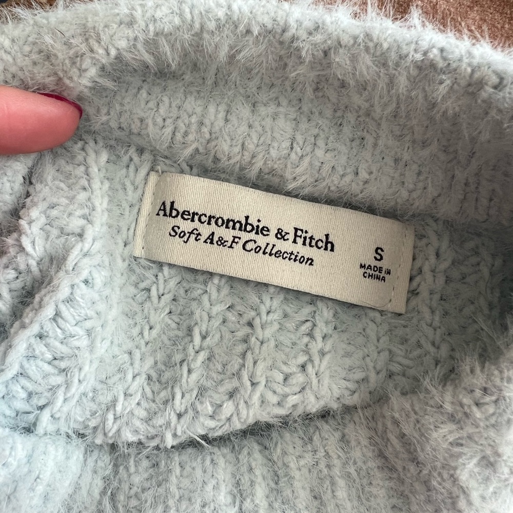 Super Soft Abercrombie Sweater - image 4